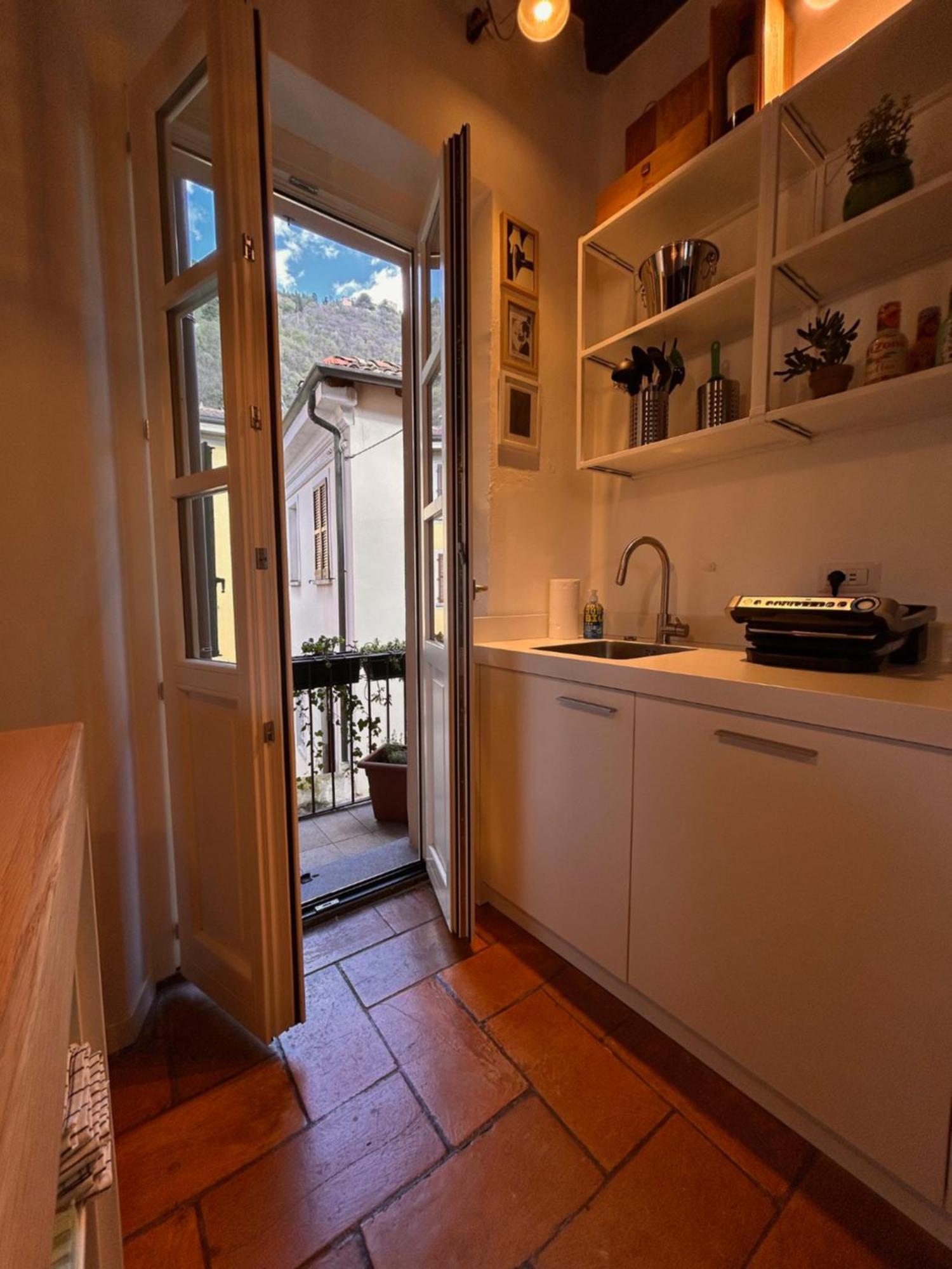 Casa Vacanze Viacoloniola37 โกโม ภายนอก รูปภาพ