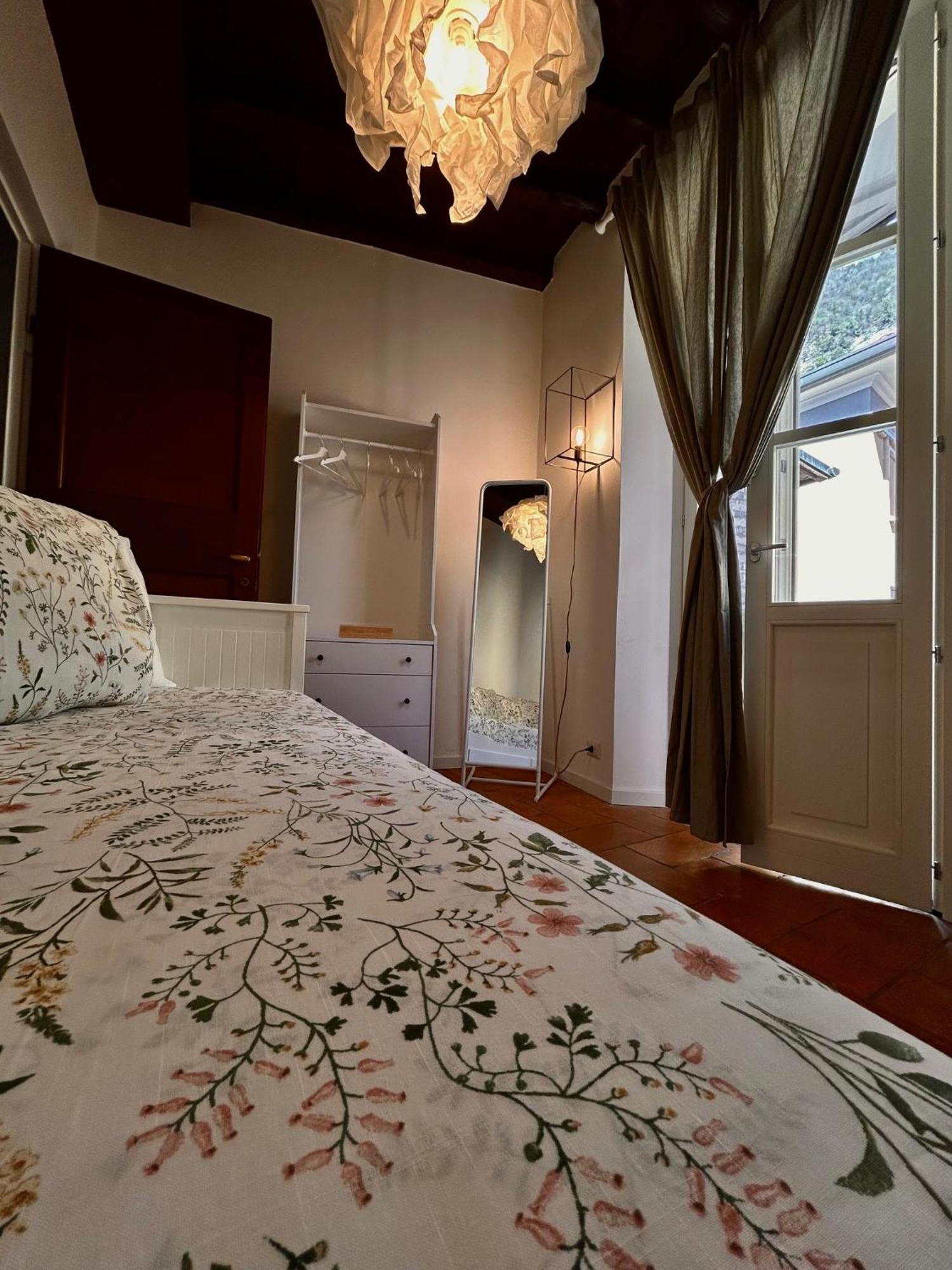Casa Vacanze Viacoloniola37 โกโม ภายนอก รูปภาพ