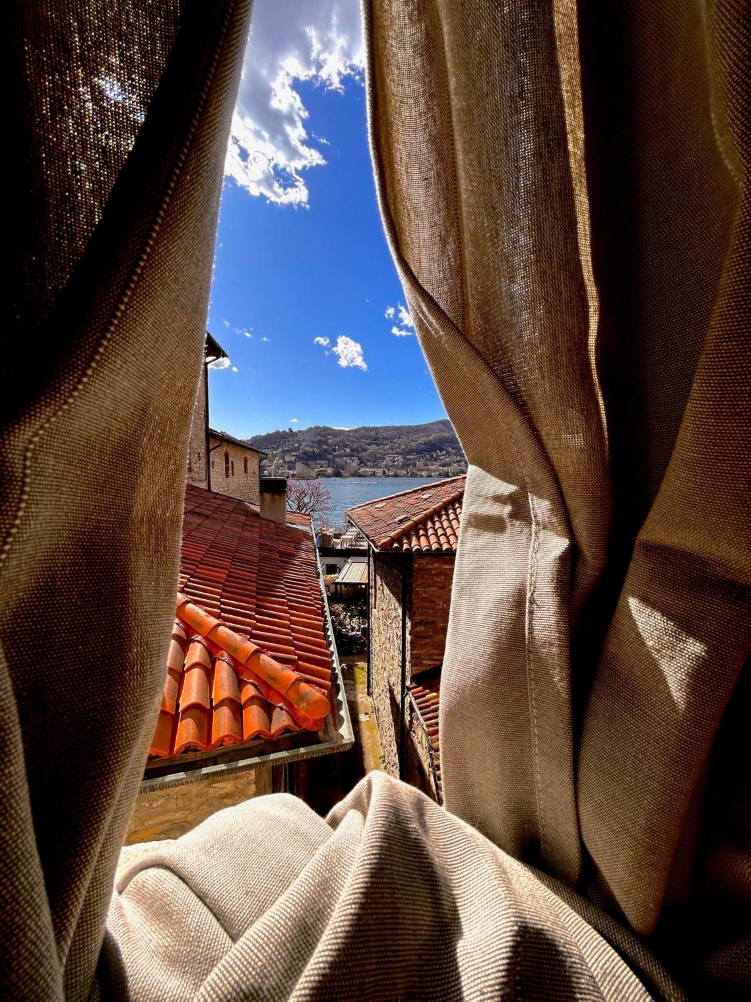 Casa Vacanze Viacoloniola37 โกโม ภายนอก รูปภาพ