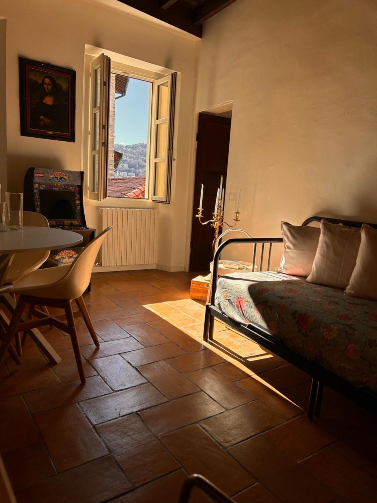Casa Vacanze Viacoloniola37 โกโม ภายนอก รูปภาพ